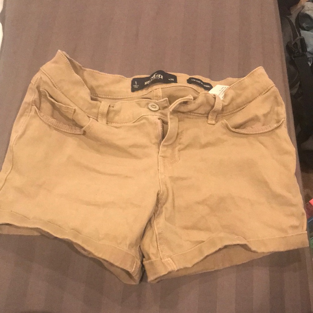 Beige hollister shorts